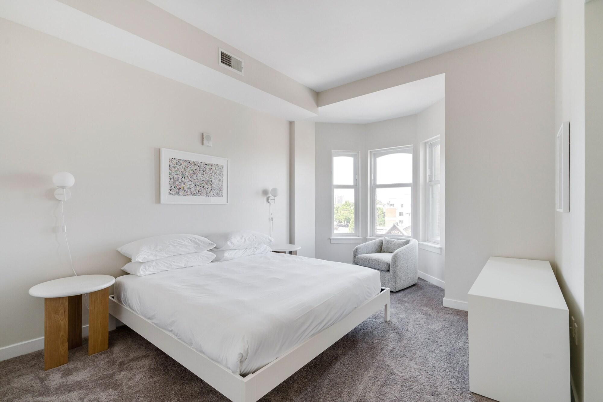 Mint House at The Divine Lorraine Hotel – Philadelphia 24/66