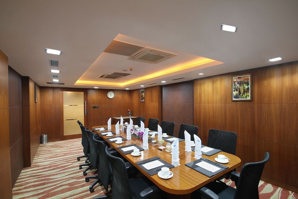 Fortune Select JP Cosmos, Bengaluru 64/70