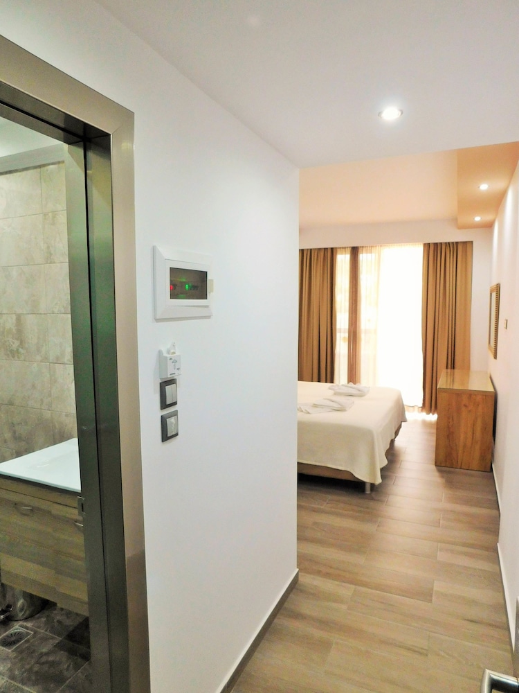 Sunshine Hotel Lardos 44/86