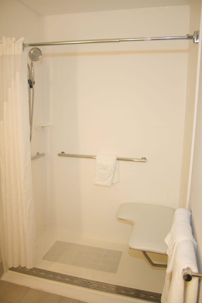 Holiday Inn Express Hotel And Suites Douglas 55/60