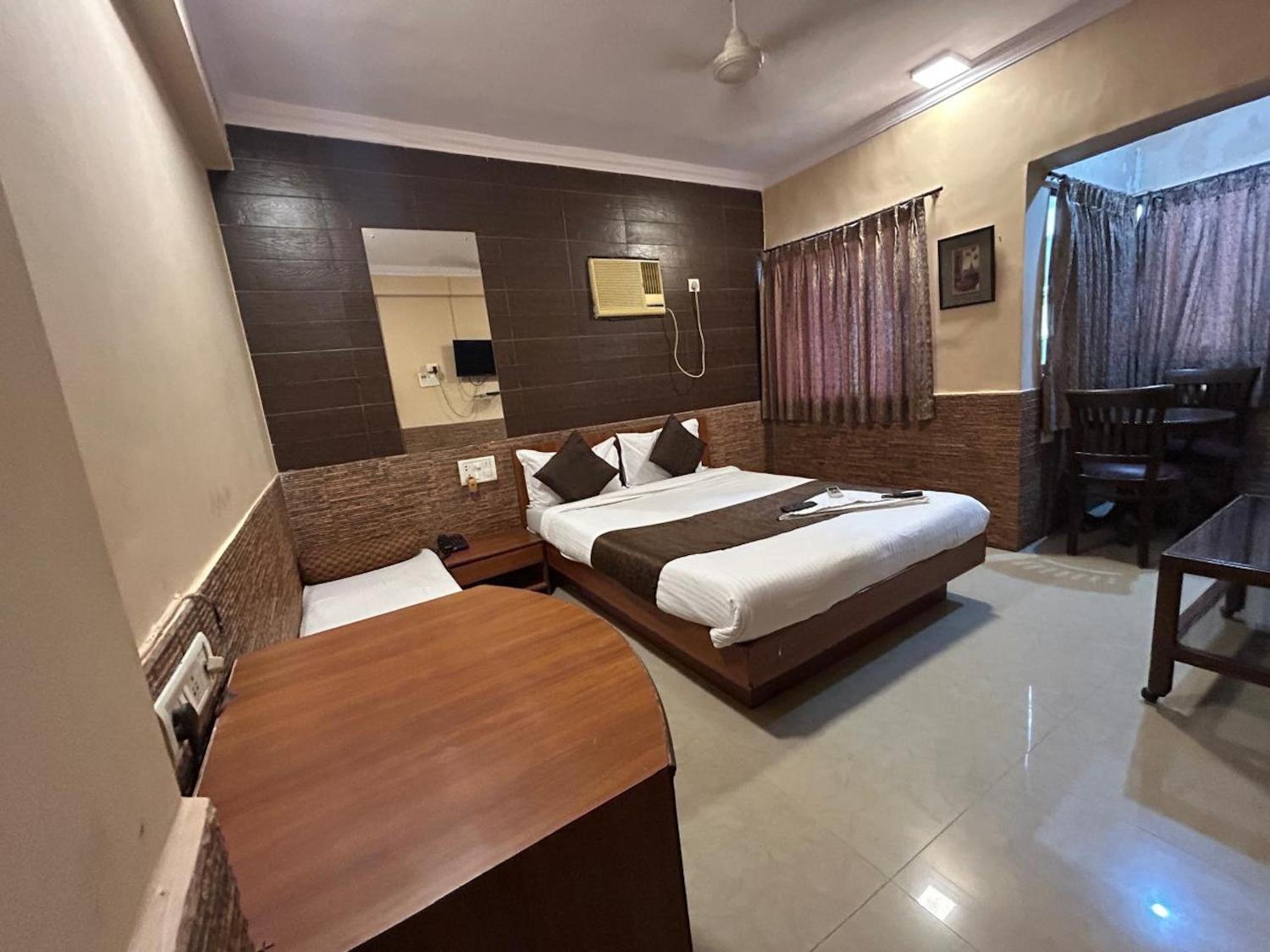 Lucky Hotels And Restaurants Bandra