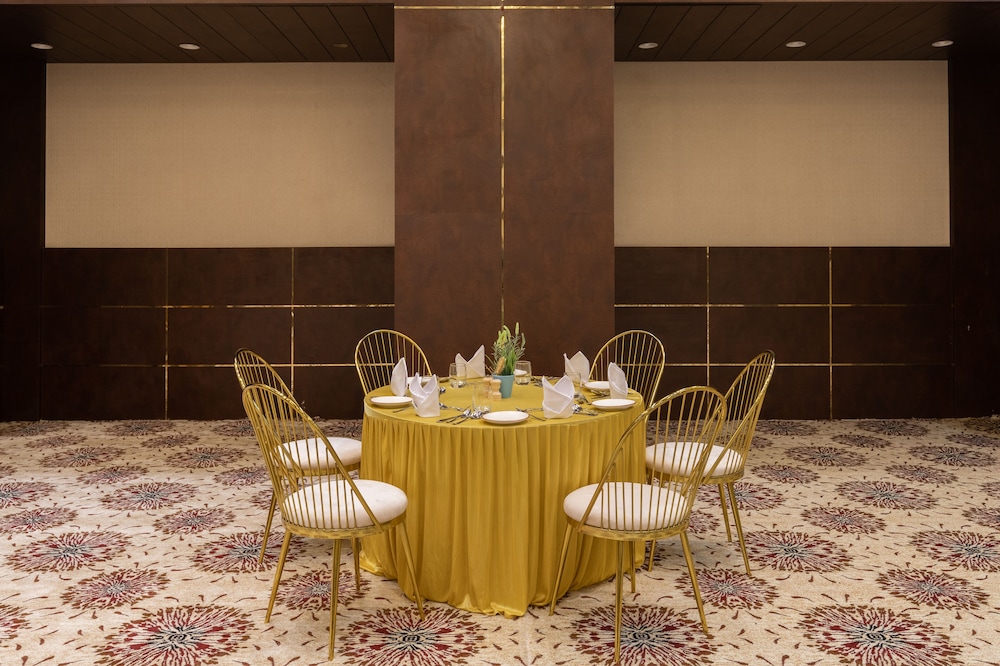 Royal Rawal - Luxury Boutique Hotel 33/37