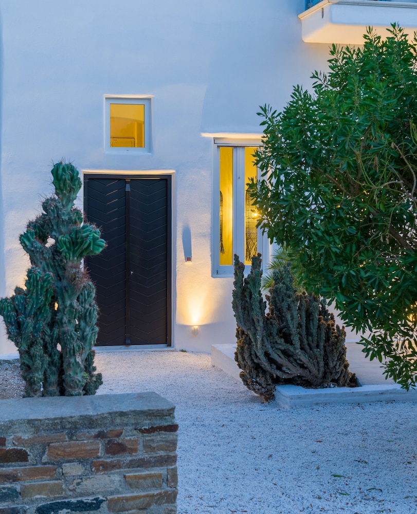 Euphoria Chora Naxos 32/38