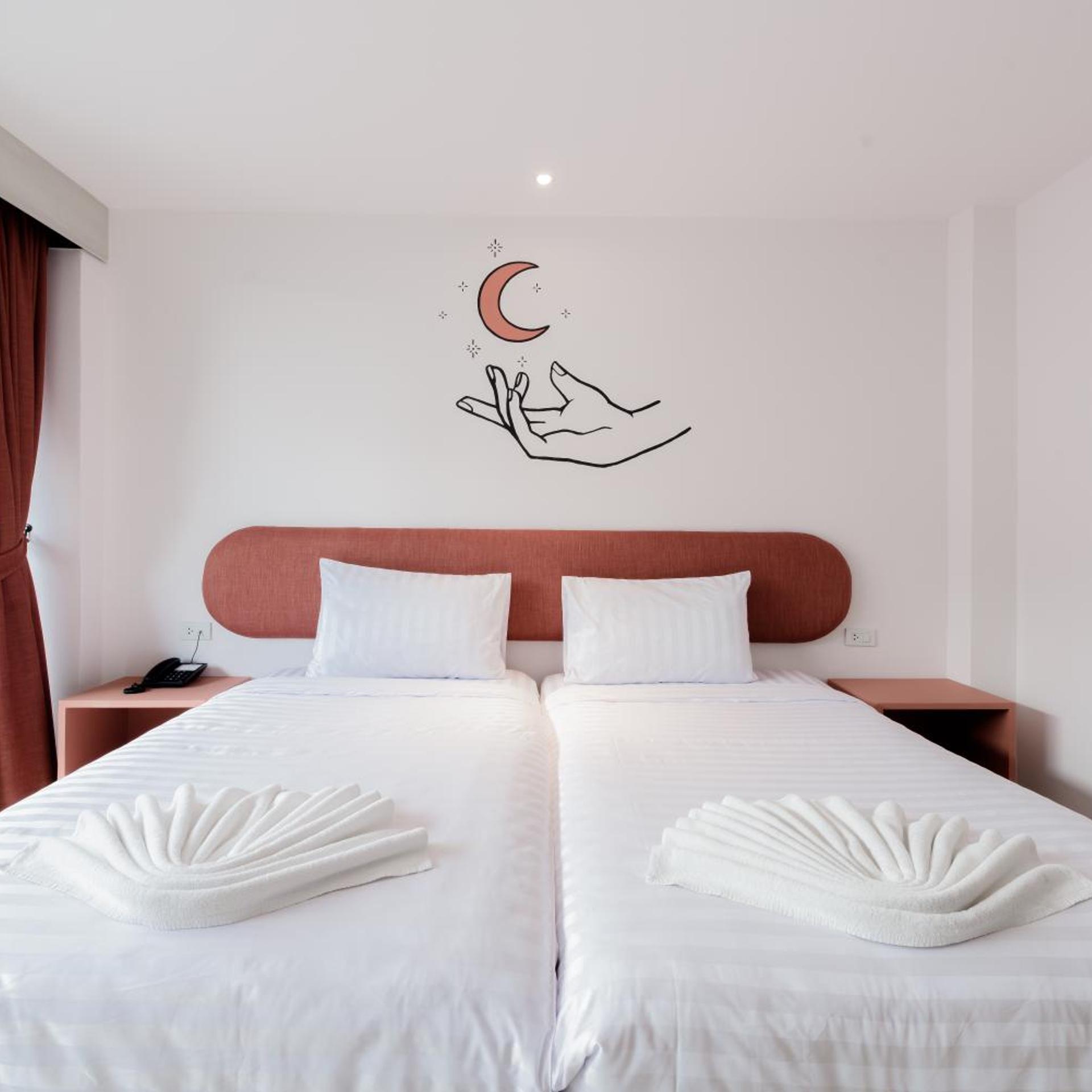 Moon Budget Hotel 12/37