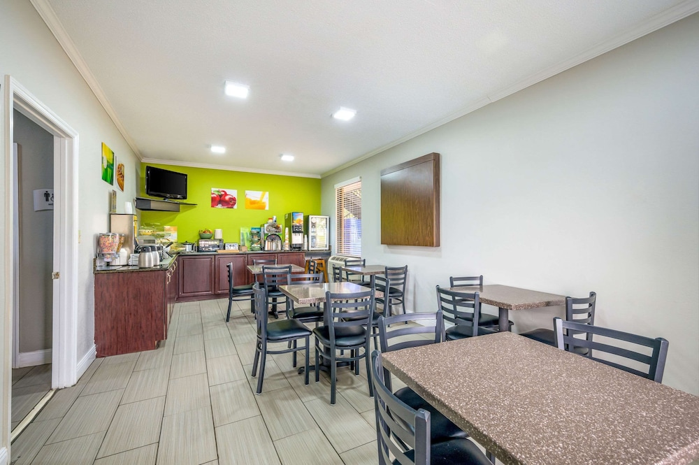 Quality Inn Cullman I-65 Exit 310 23/30