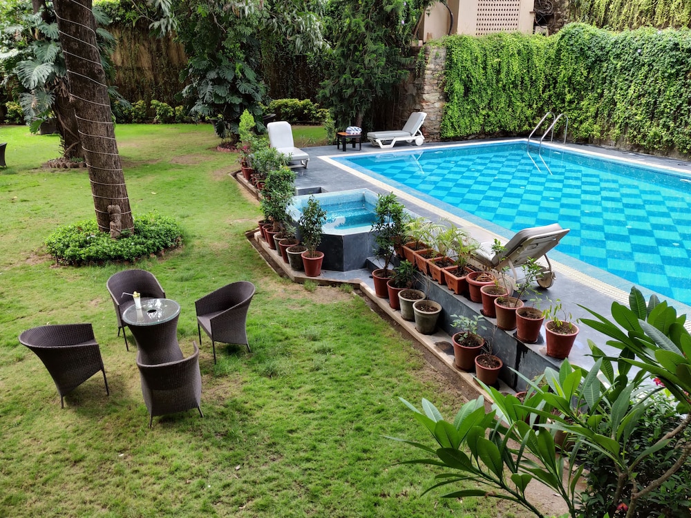 A Lake View Hotel Rajdarshan 43/49