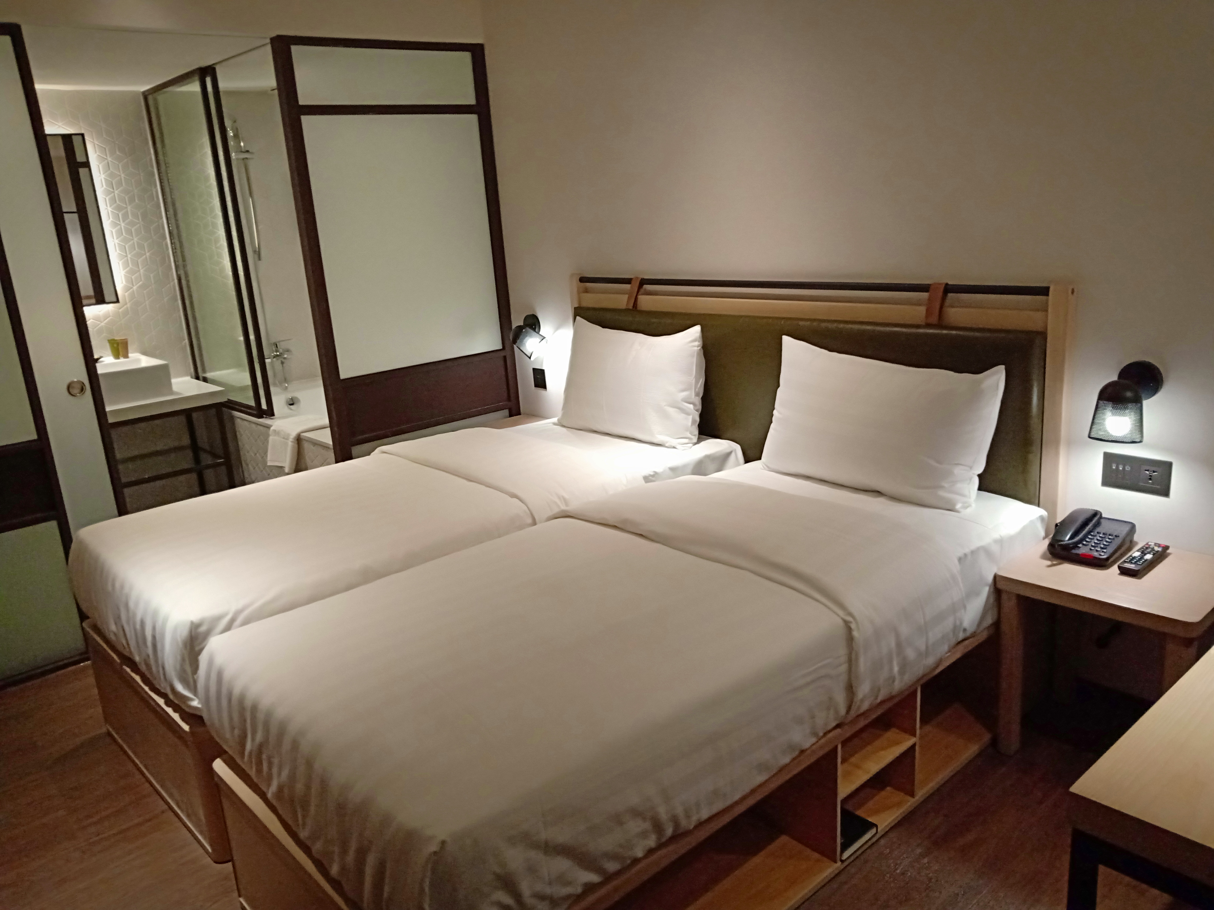 Inner, Twin Beds