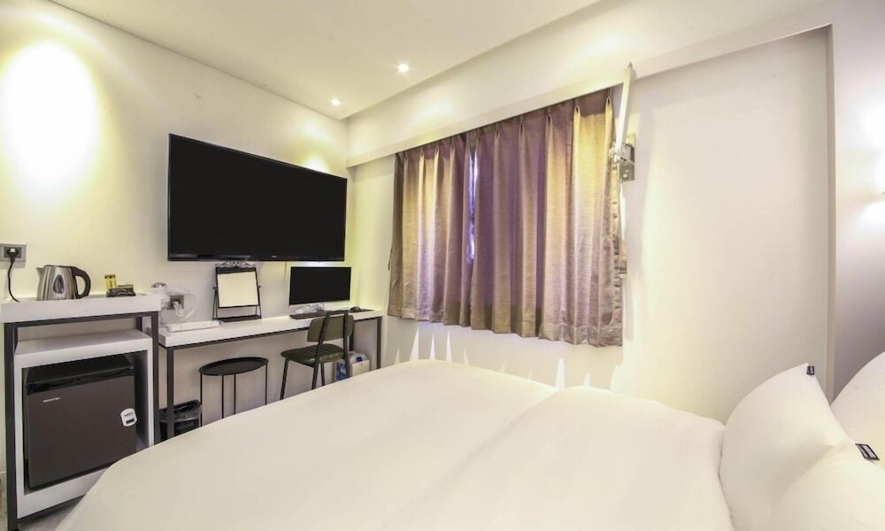 Brooks Hotel 45/50