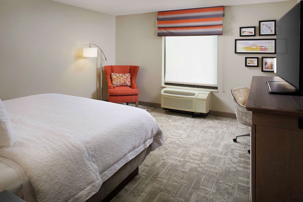 Hampton Inn Garden City Long Island, NY 11/32