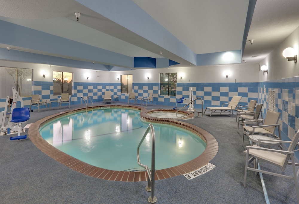 Holiday Inn Express Hotel And Suites Denton Unt Twu 5/68
