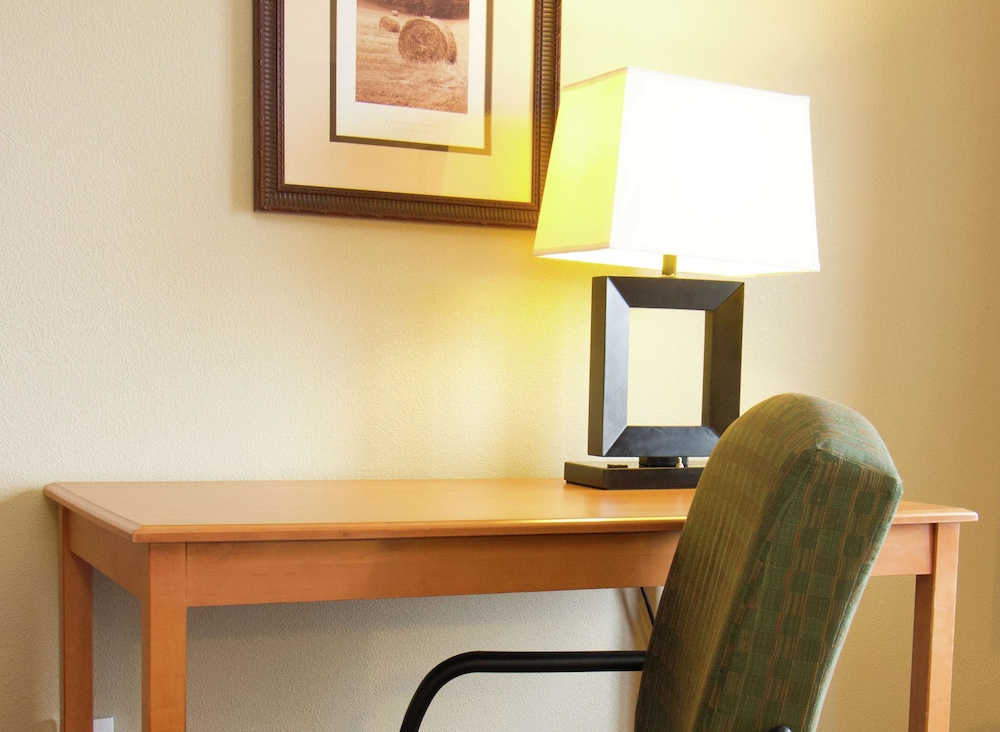 Hampton Inn Norfolk Ne 32/35