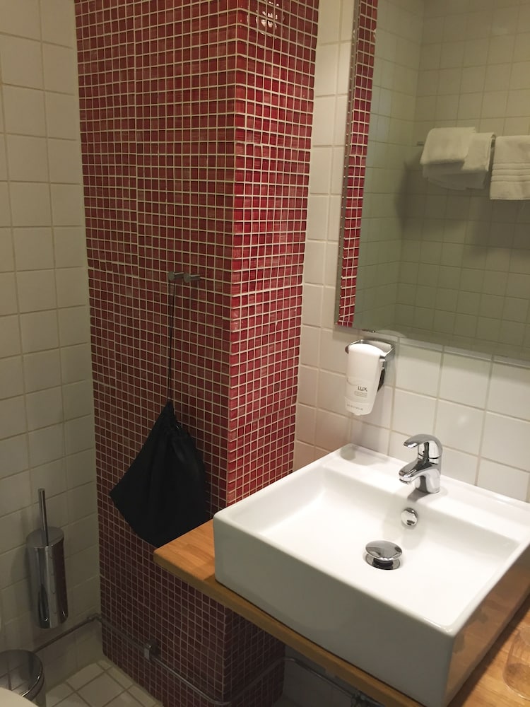 Adels Hotel 23/29
