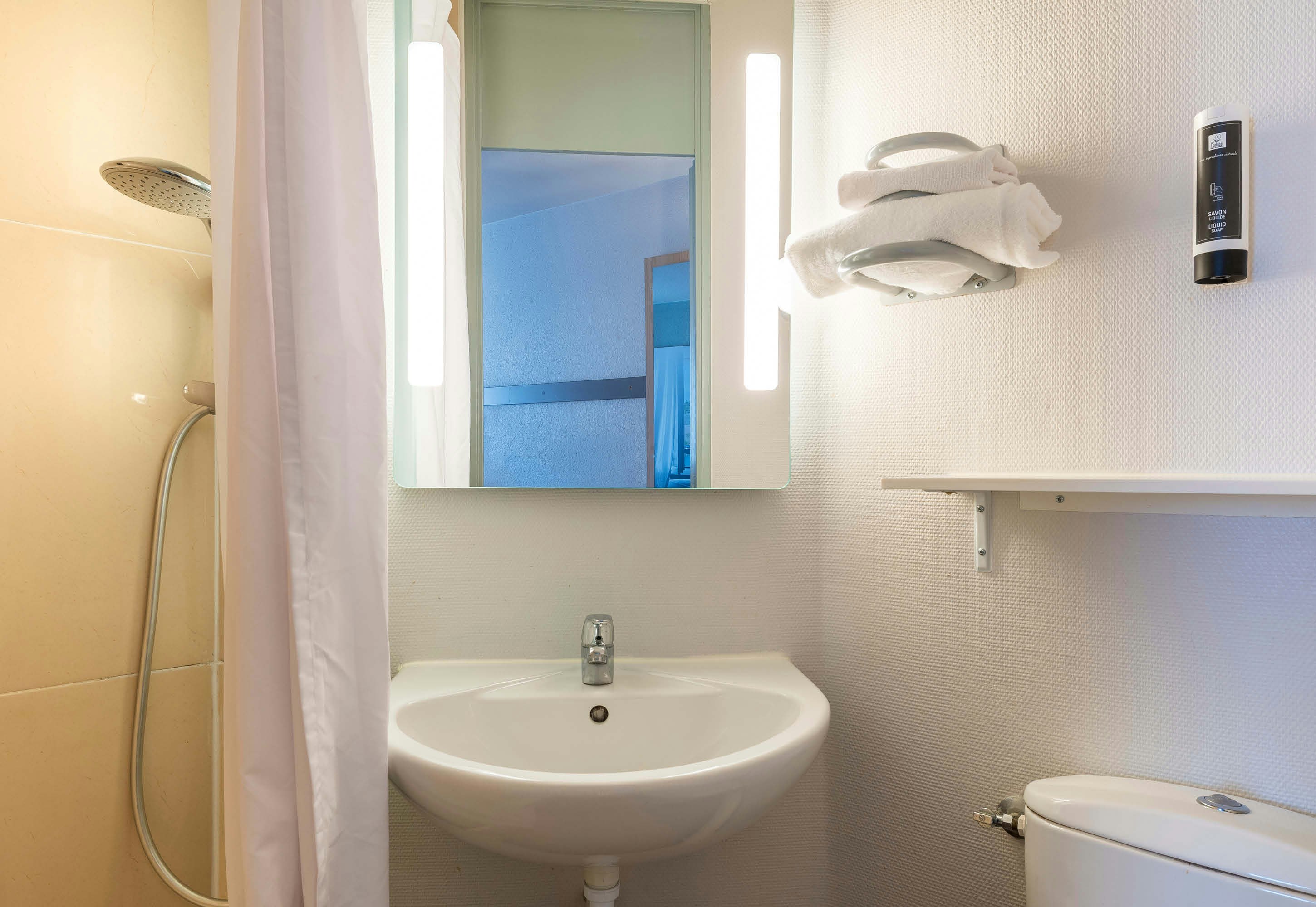B&B Hotel Angers 2 University 18/18