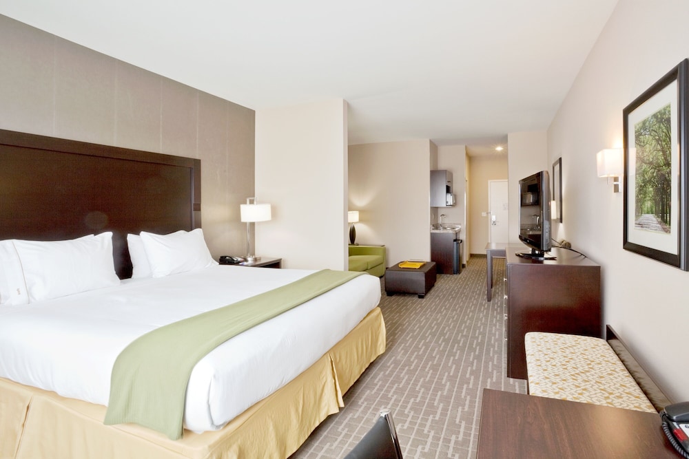 Holiday Inn Express Hotel and Suites Hays 15/53