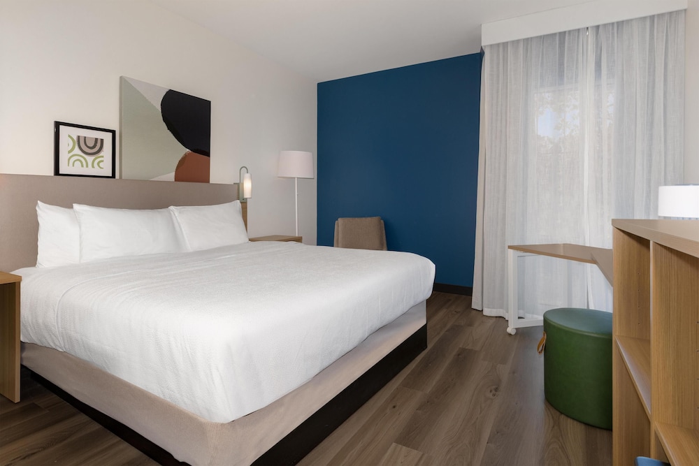 ROOM, KING BED, SOFA, ACCESSIBLE