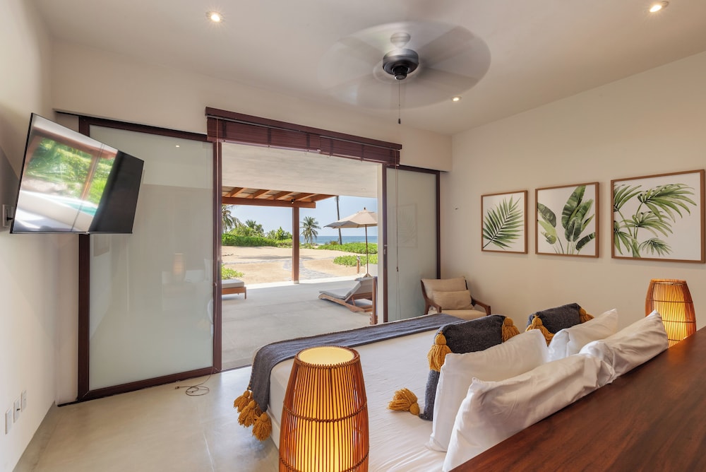 Marea Beachfront Villas 11/50