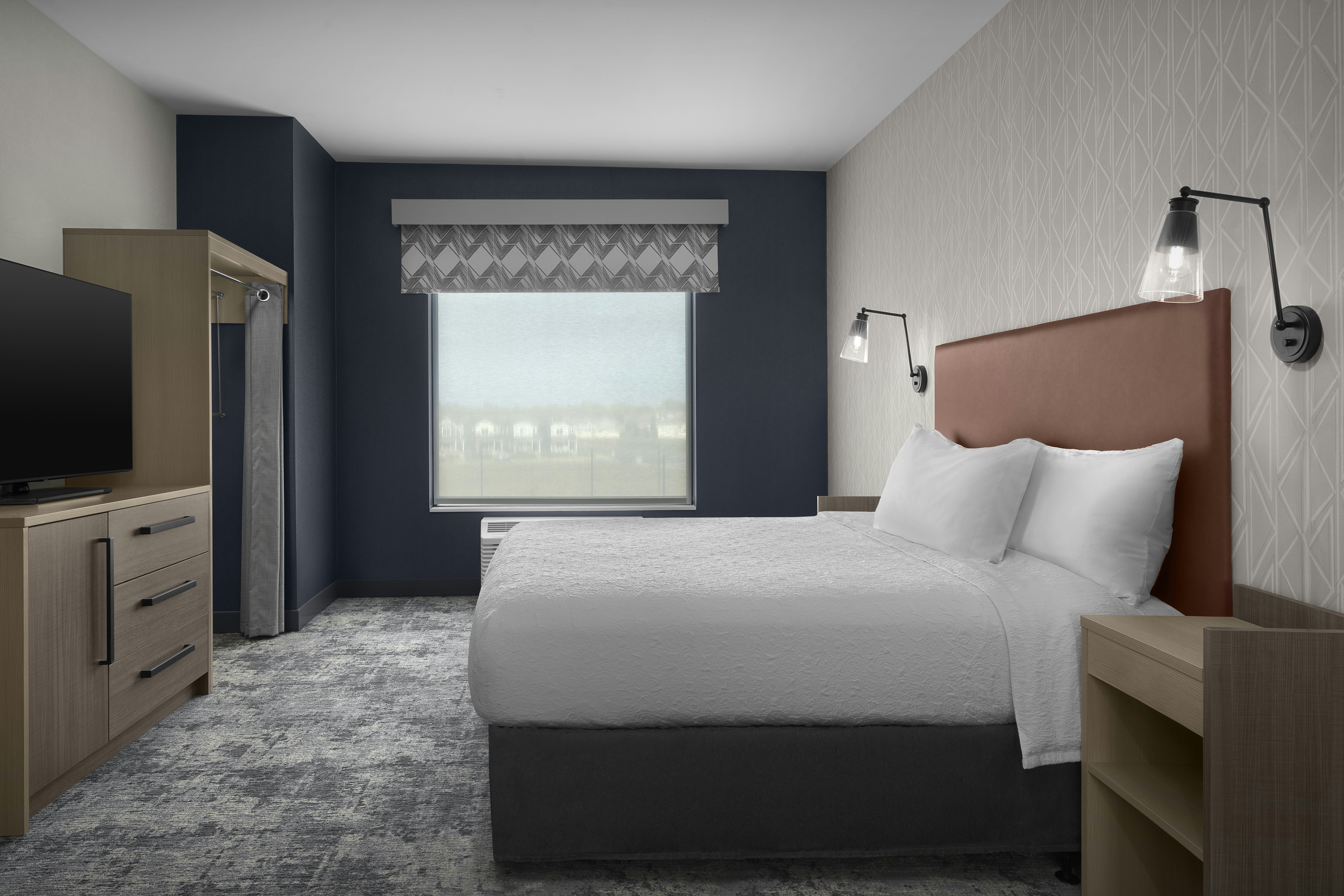 Suite, King Bed, Accessible