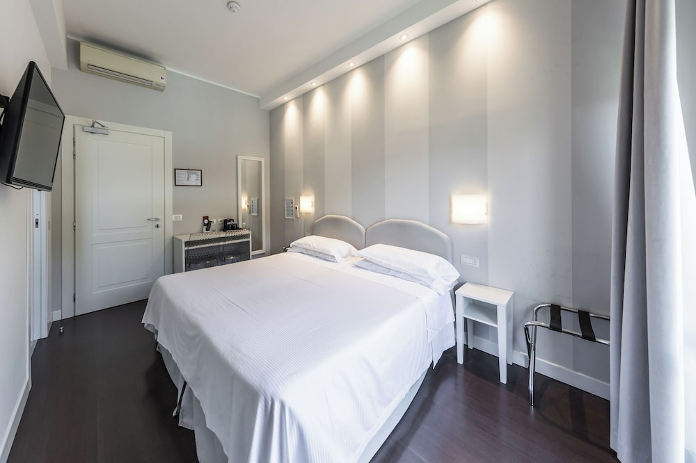 COMFORT, DOUBLE OR TWIN BED, GARDEN VIEW, BALCONY