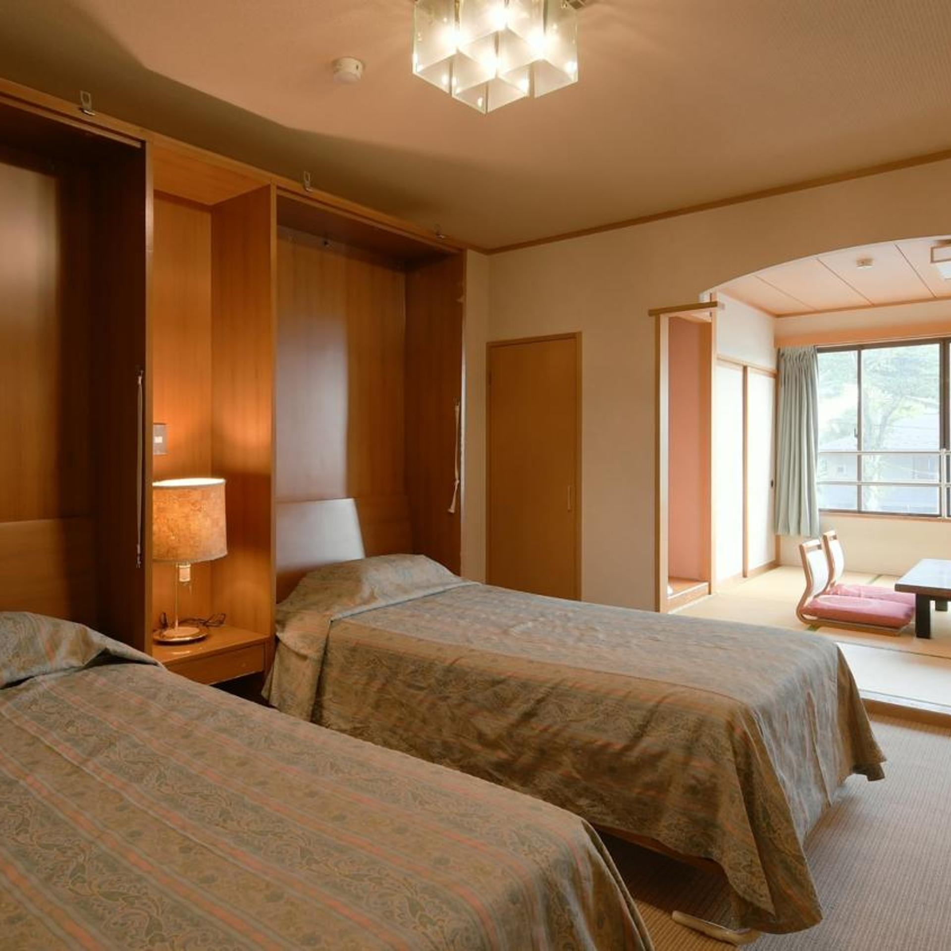 Universal, Japanese, Twin Beds