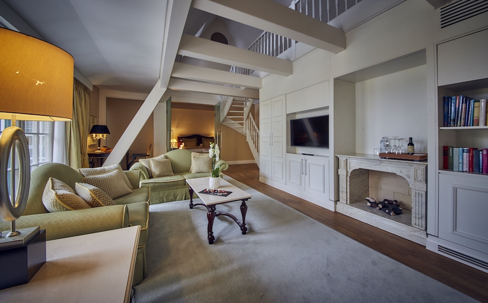 FALKENSTEINER SCHLOSSHOTEL VELDEN 54/83