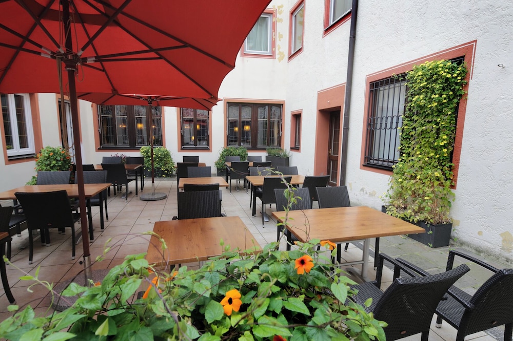 Hotel Bayerischer Hof. 25/31