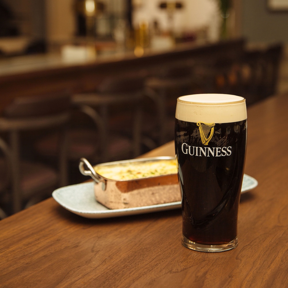 Merrion Row Hotel And Public House 23/61