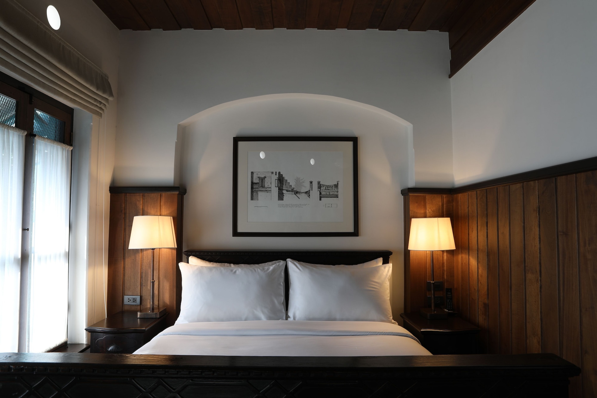 Colonial, Superior, Queen Bed