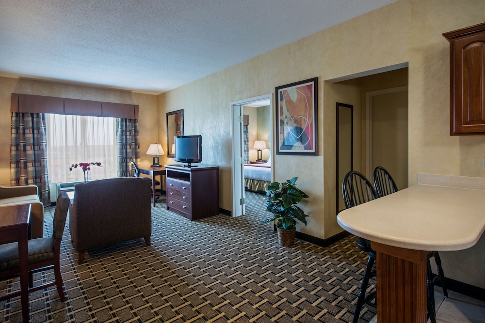 Holiday Inn Express Hotel Suites Youngstown N Warren Niles 46/79