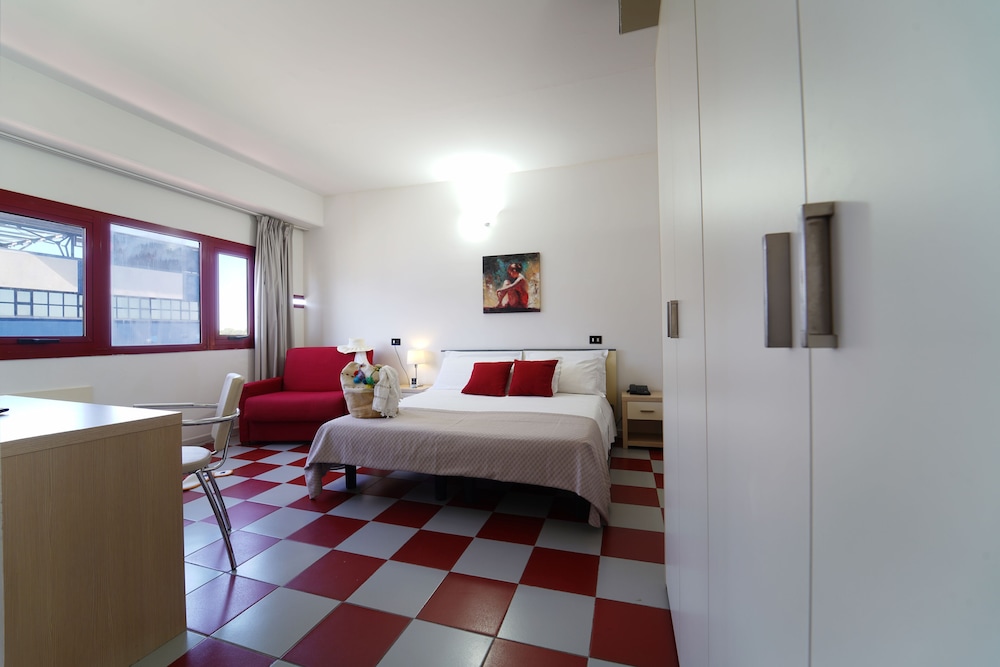 Room, Triple, 1 Queen and 1 Single Bed