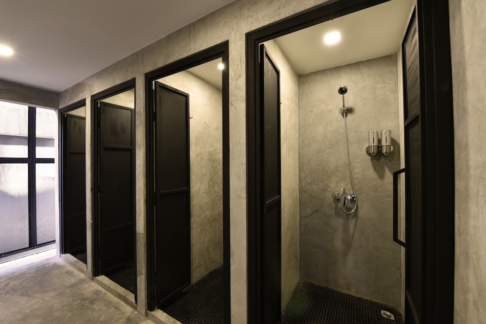 248 Street Hostel 20/50