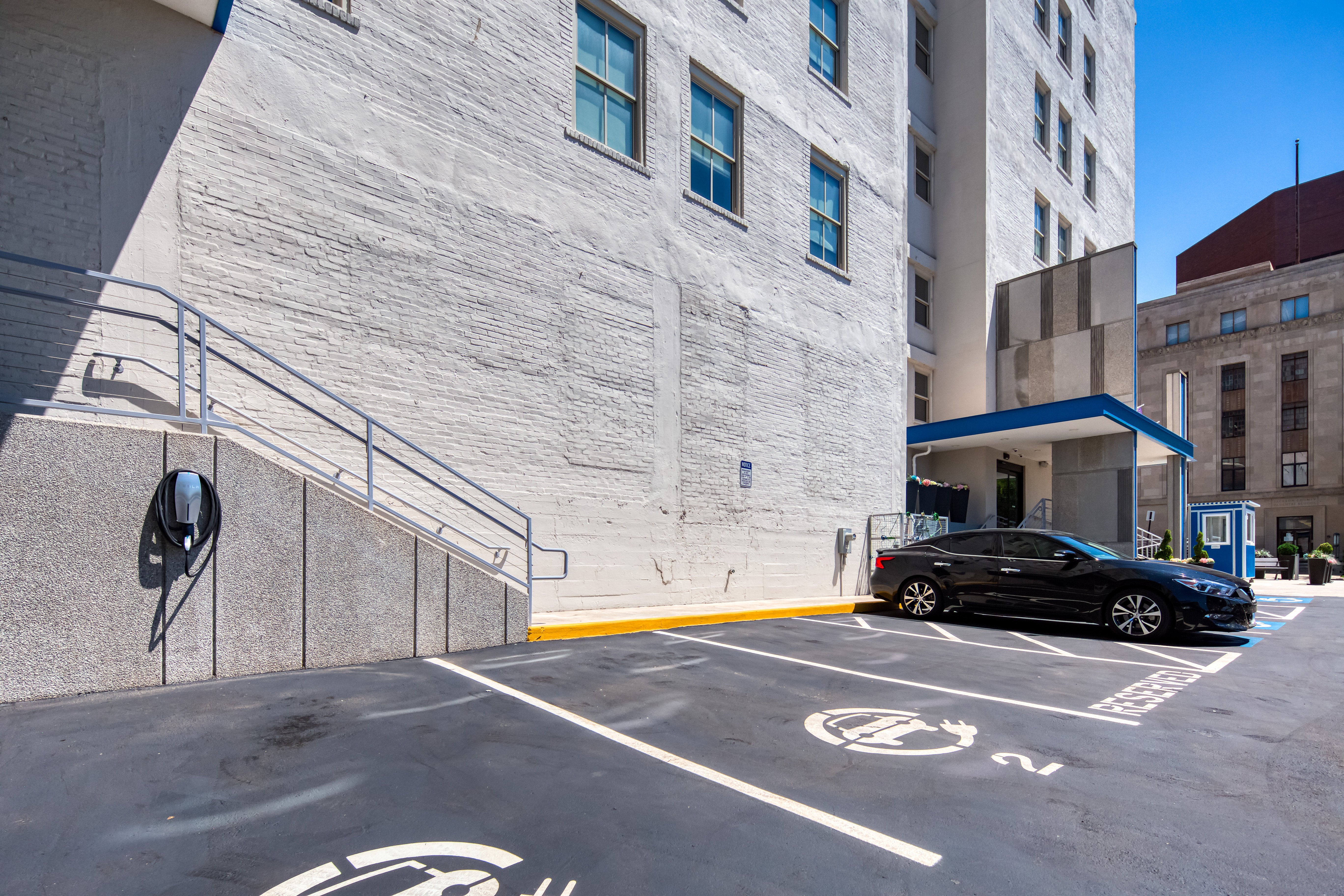 HOLIDAY INN EXPRESS KANSAS CITY DOWNTOWN 68/72