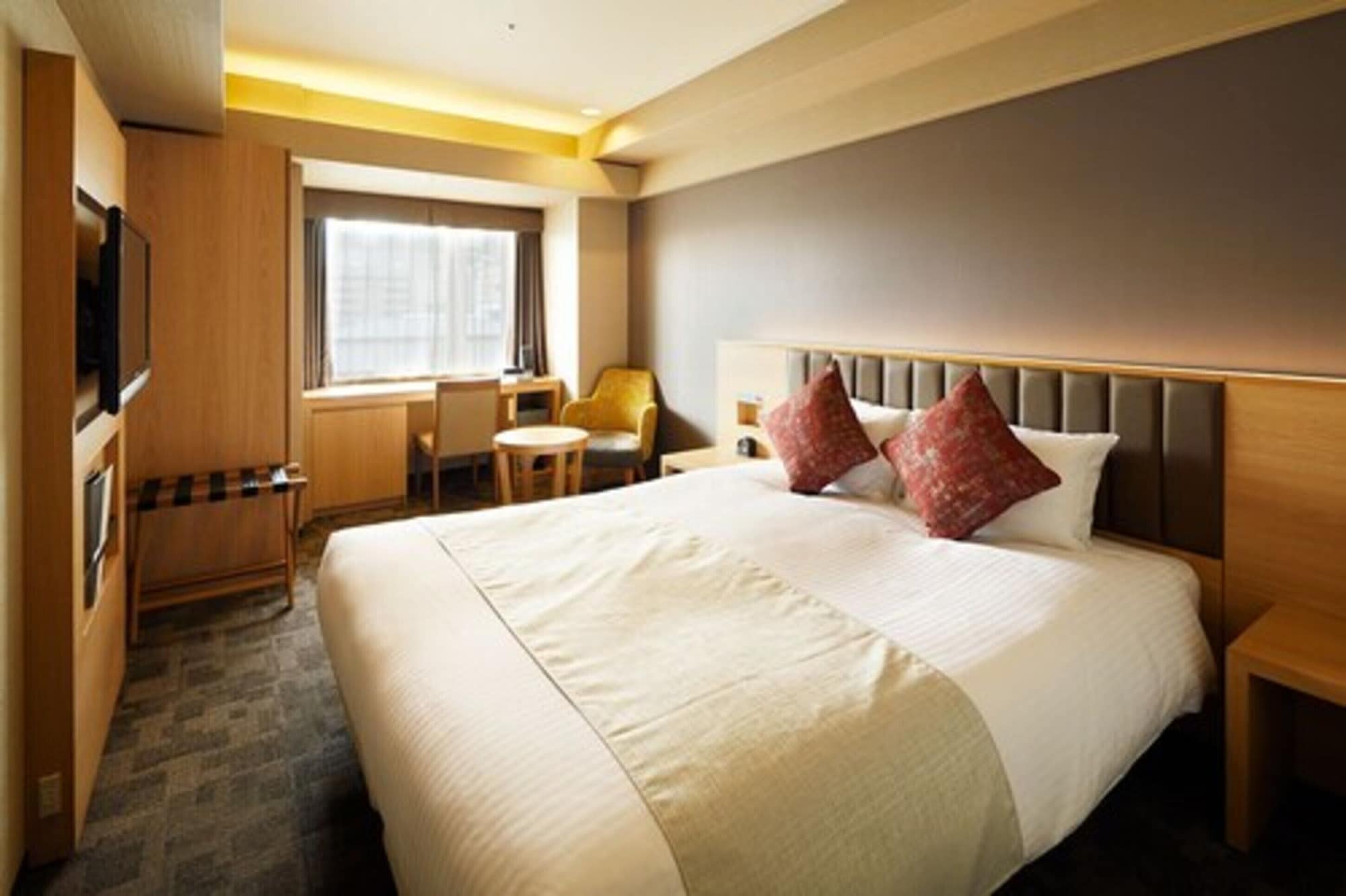 ROOM, DOUBLE BED