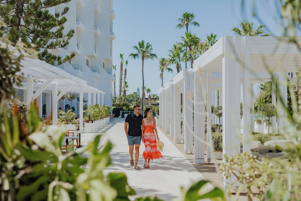 Golden Coast Beach Hotel 43/50