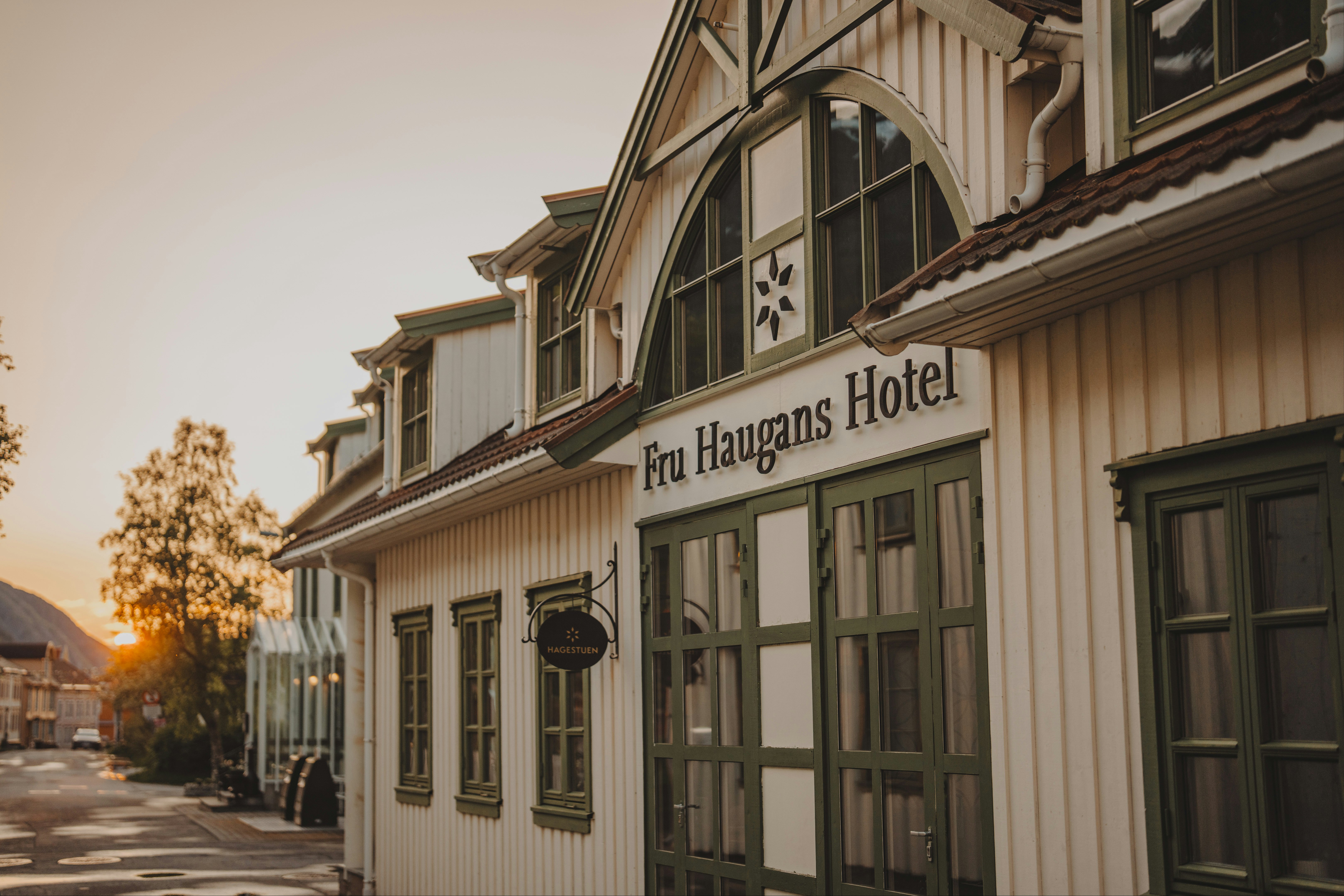 Fru Haugans Hotel 2/50