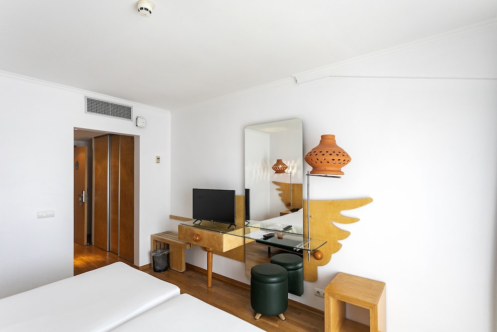 Hotel Ponta Delgada 50/122