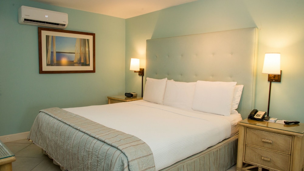 TRADE WINDS HOTEL 14/69