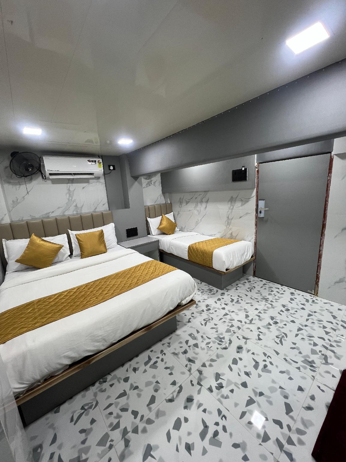 Room, Triple