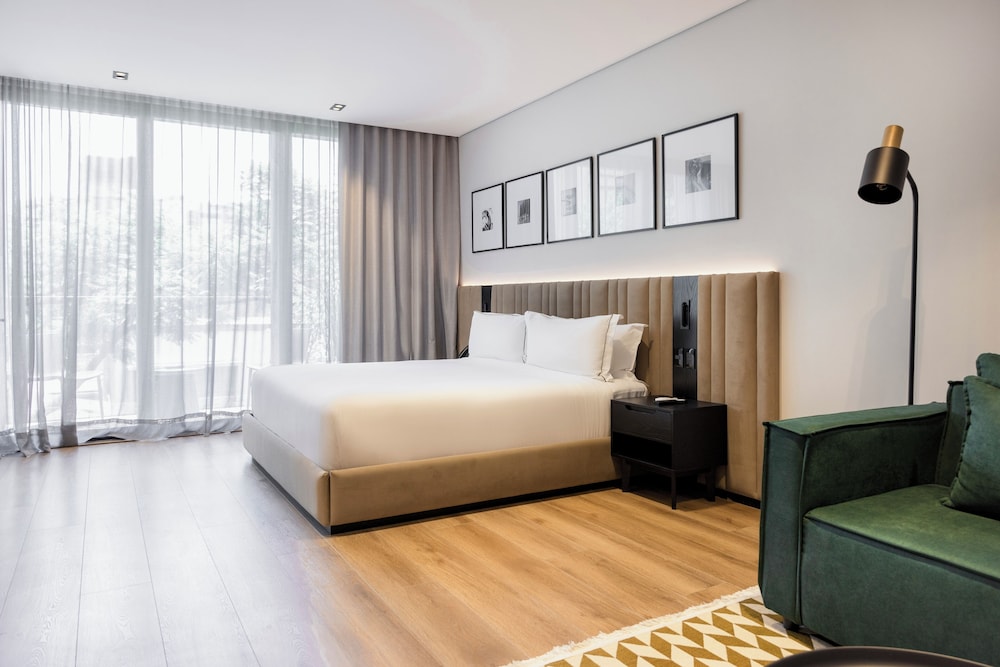 PREMIUM, SUITE, KING BED, BALCONY