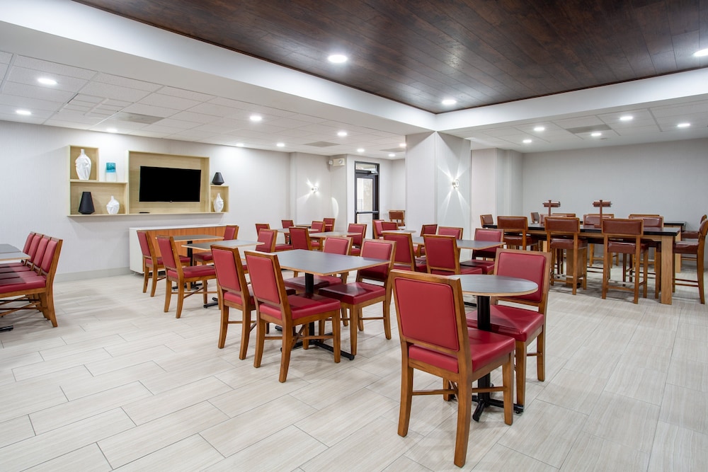 Holiday Inn Express Hotel And Suites Fort Wayne 45/57