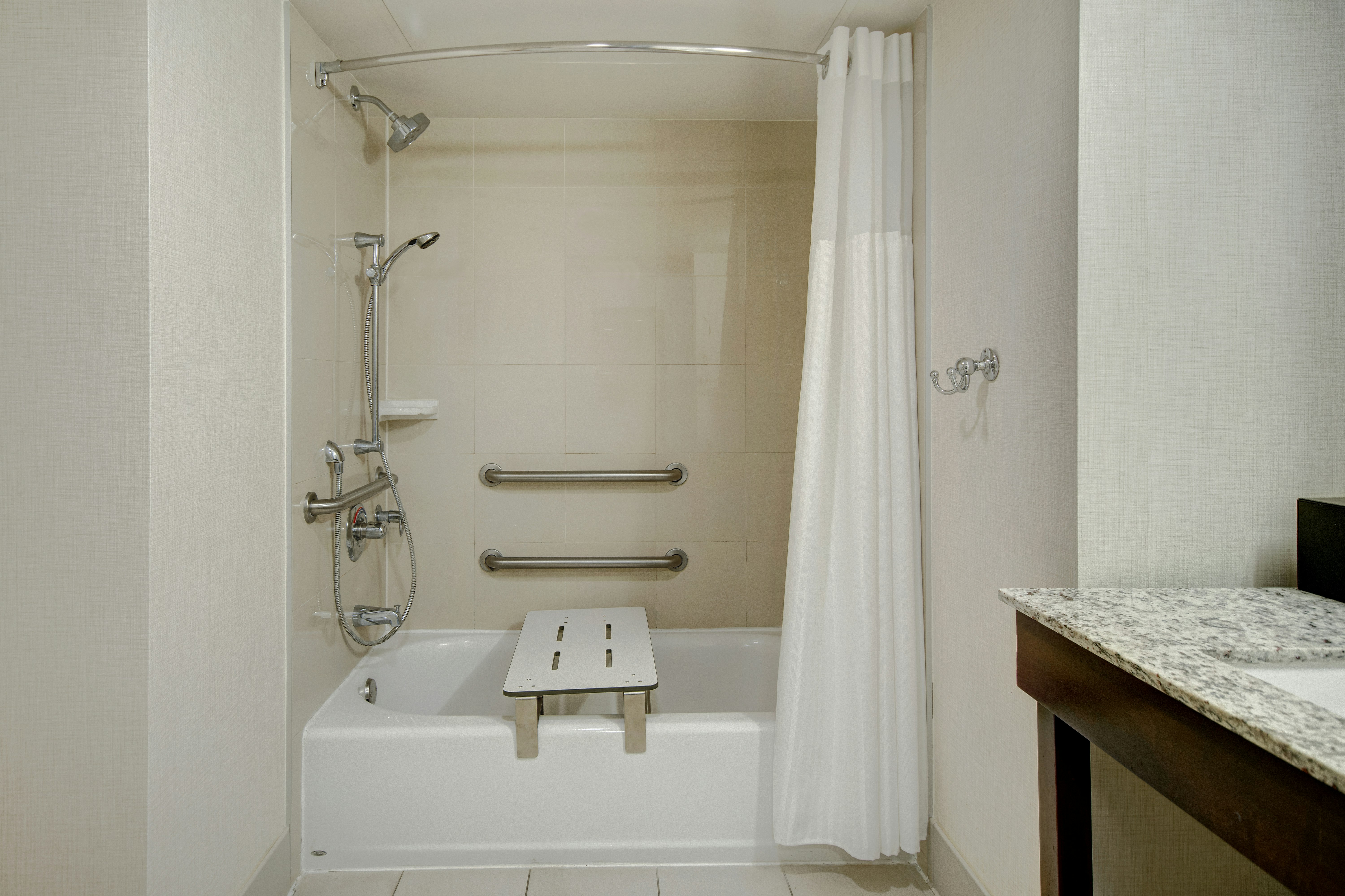 Atrium, King Bed, Accessible