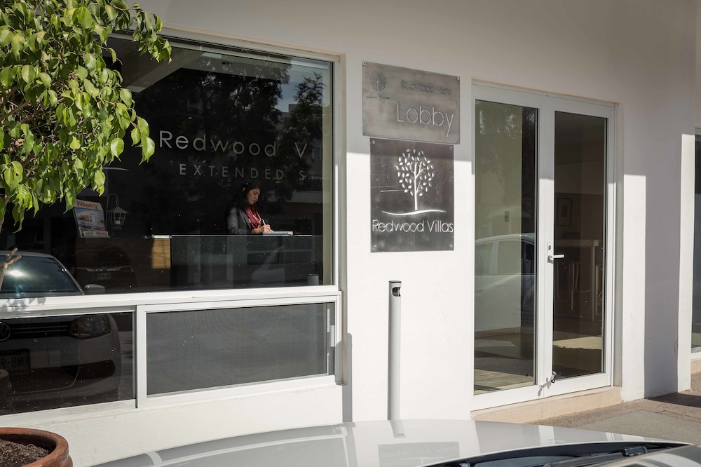 REDWODD VILLAS 3/44