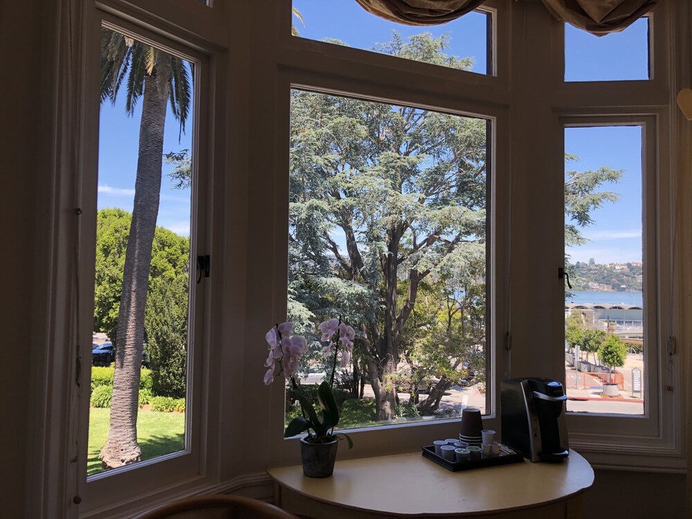 Hotel Sausalito 37/42
