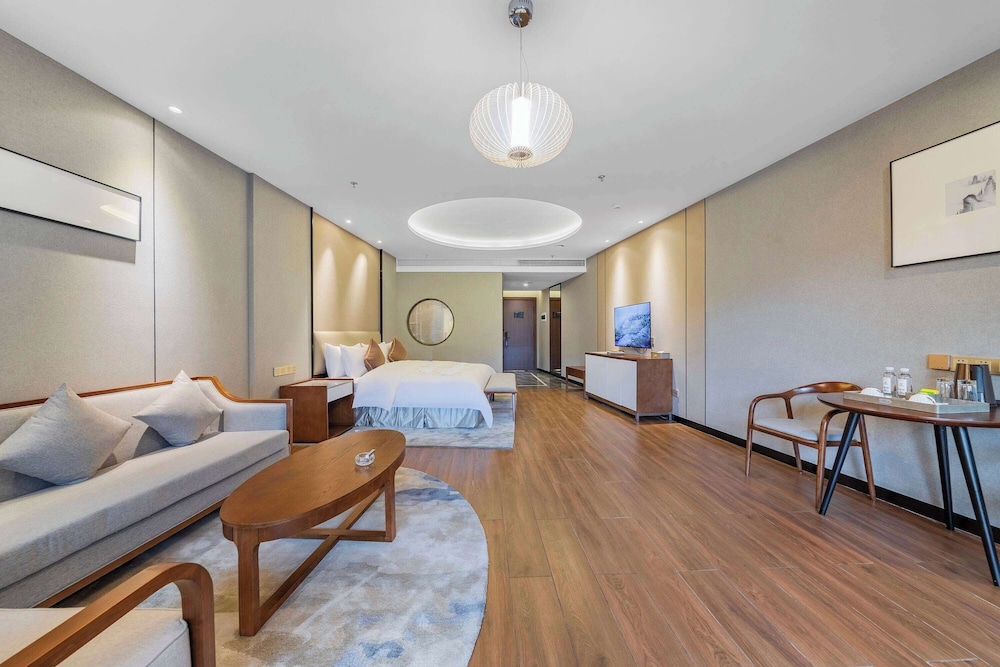 Howard Johnson Lake Serenity Hotel Neijiang 15/46