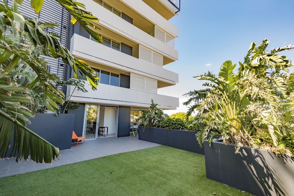 EASTWOOD APARTMENTS 2/46