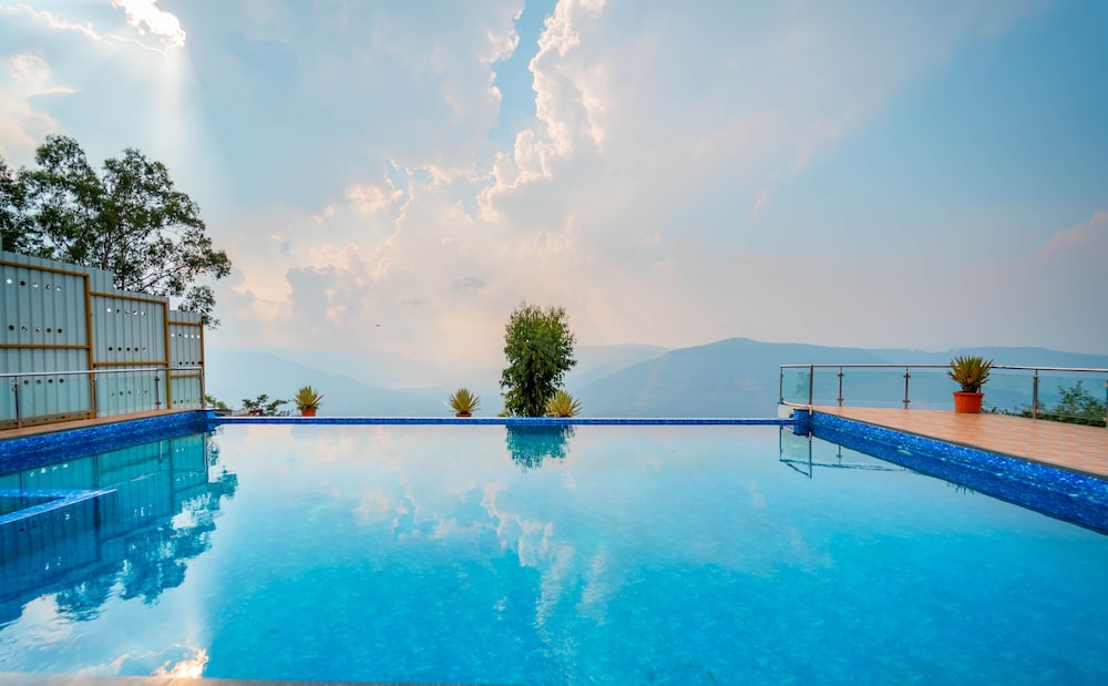 Cloud Mist Resort and Spa 45/50