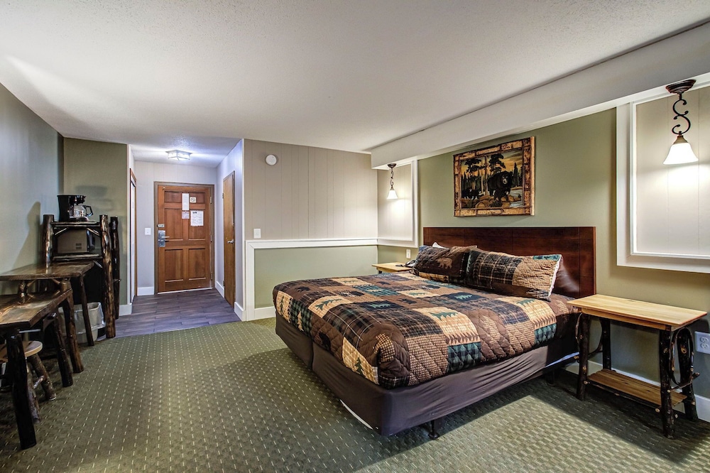 DELUXE, KING BED, RIVERSIDE
