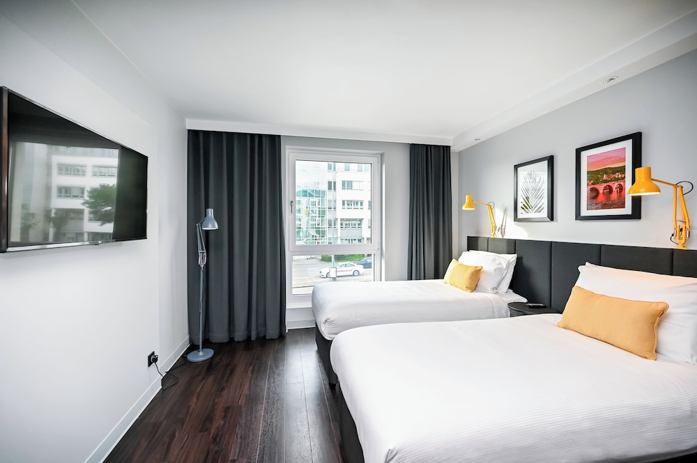 STUDIO, TWIN BEDS