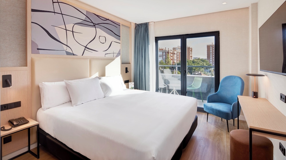 FAMILY, MULTIPLE BEDS