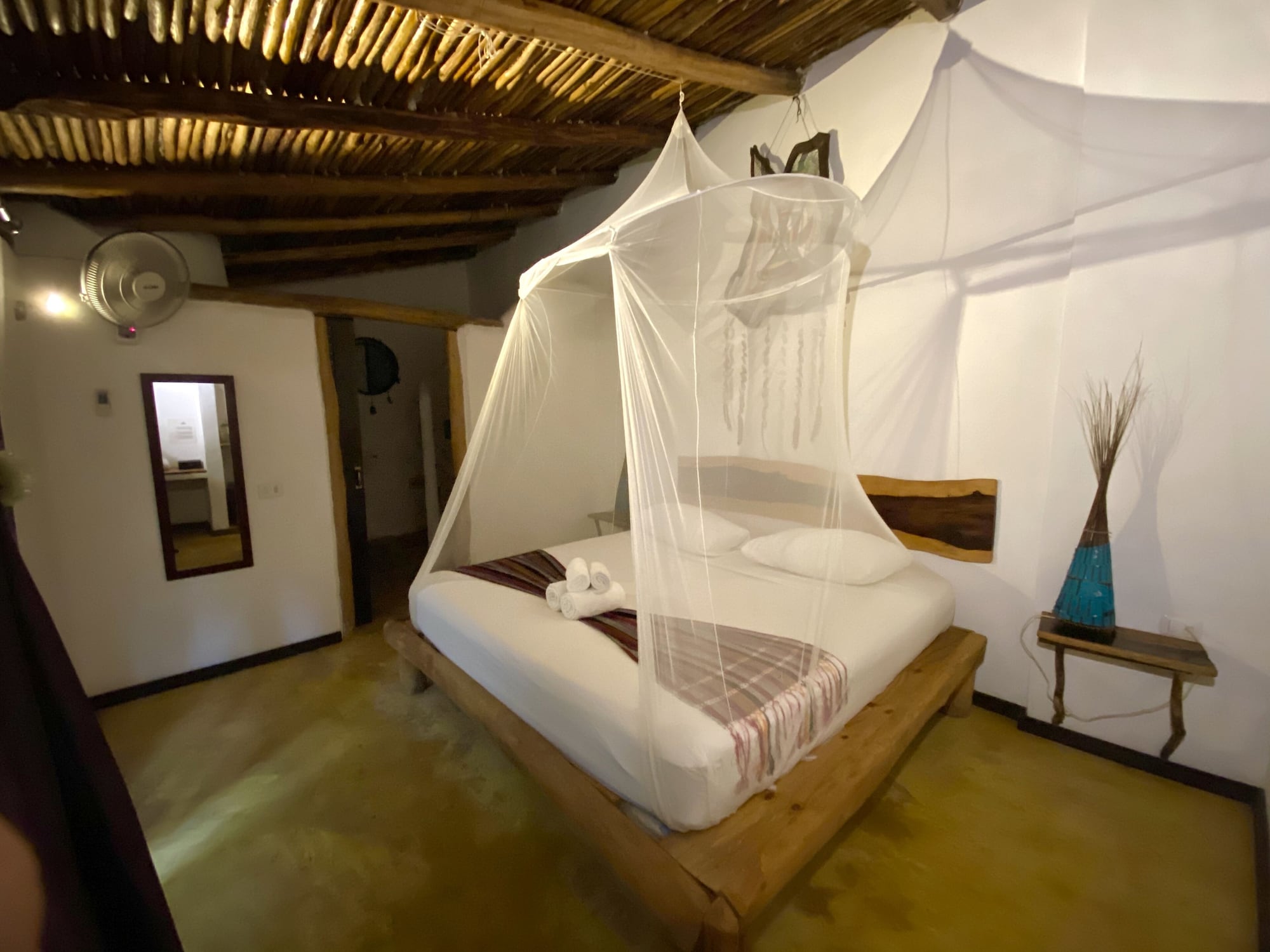 Deluxe, Bungalow, King Bed, Pool Side
