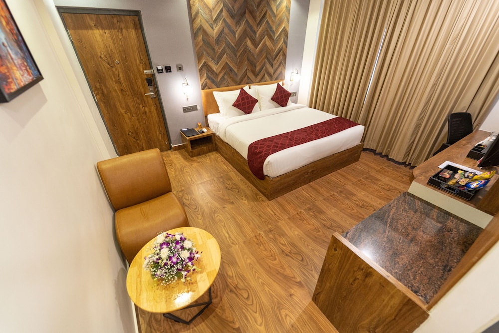 Superior, Double Bed, Clarks Inn Airport Hotel Bangalore 2/4